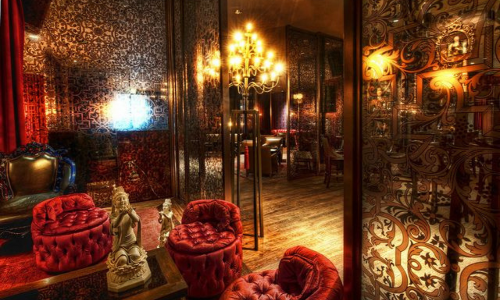 Room decorated in 1920s Speakeasy style.